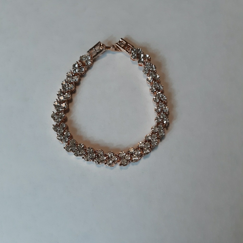 Gorgeous rose gold diamond necklace